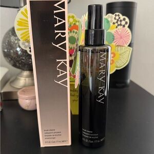 Mary Kay Brush Cleaner in Black Packaging